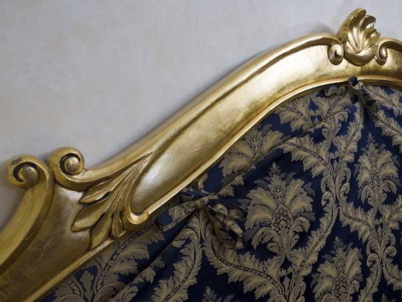 Hotel Vittoria Pesaro Dış mekan fotoğraf Detail of a Louis XV bed