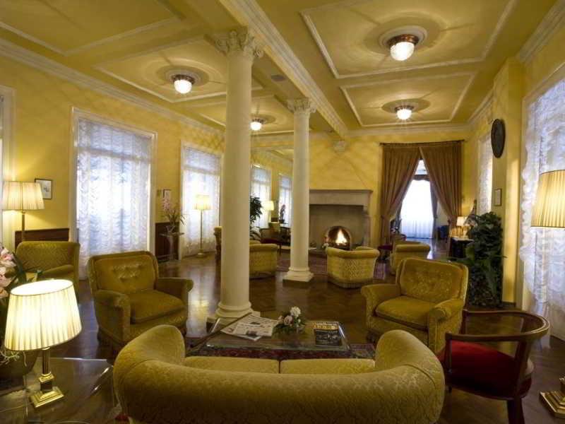 Hotel Vittoria Pesaro Dış mekan fotoğraf The lobby of the hotel