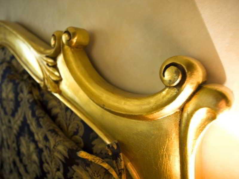 Hotel Vittoria Pesaro Dış mekan fotoğraf Detail of the head of the harp