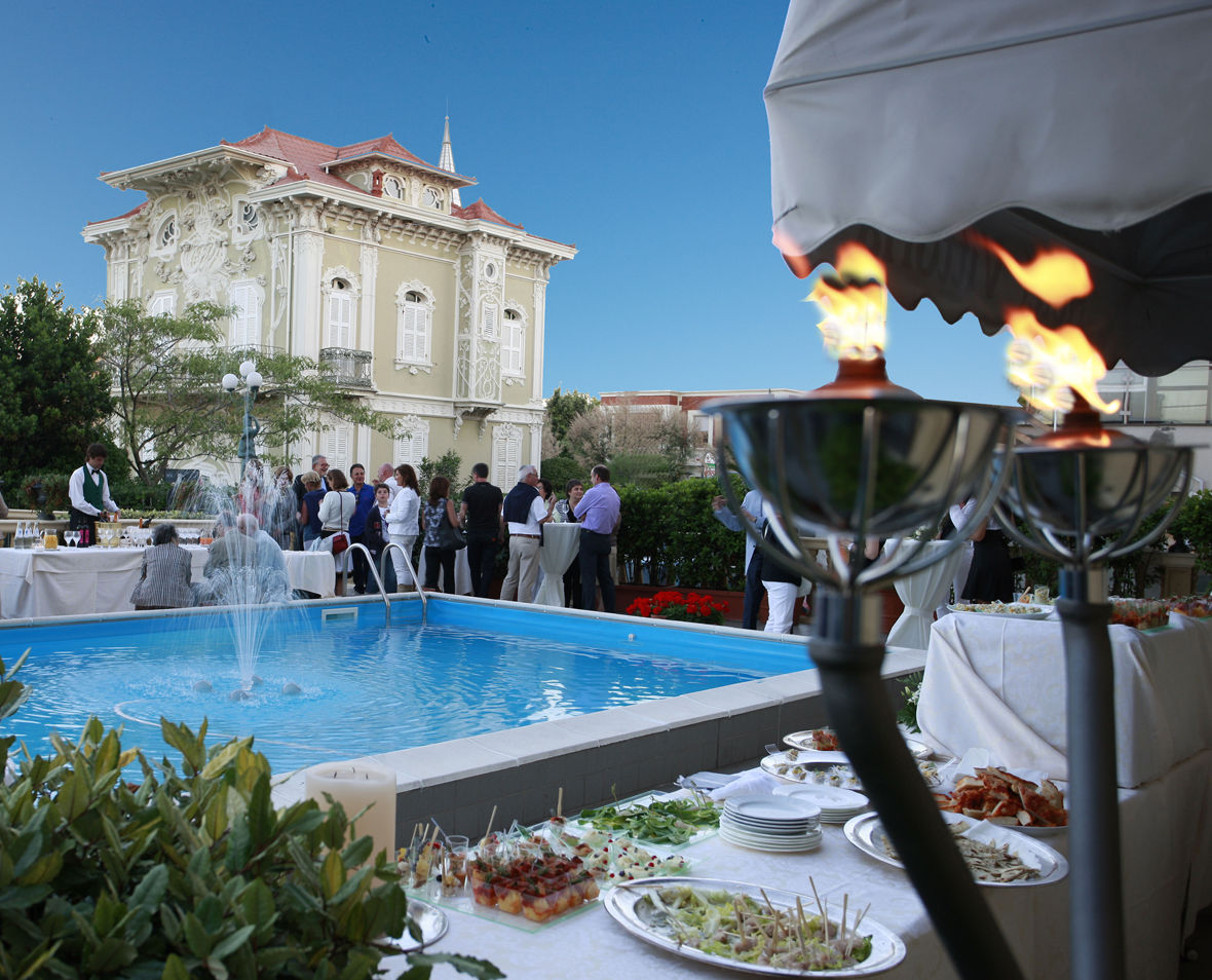 Hotel Vittoria Pesaro Konforlar fotoğraf The Villa's pool