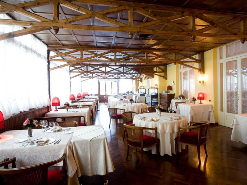 Hotel Vittoria Pesaro Dış mekan fotoğraf Restaurant